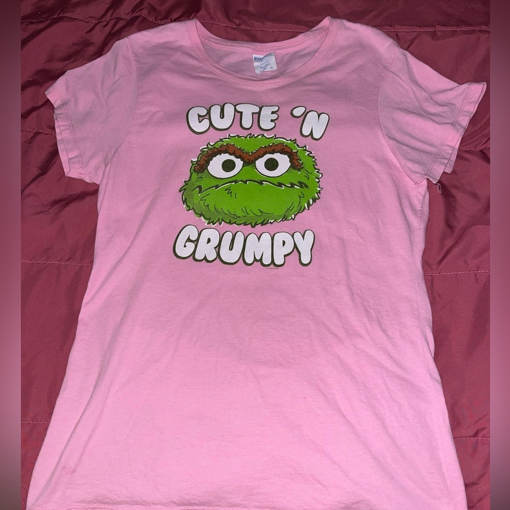 Cute N Grumpy Oscar the Crouch Graphic T-Shirt Size S